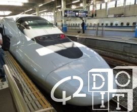 Japan, Zug fährt 20 Sekunden im Voraus ab