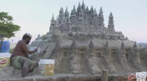O homem que mora em um castelo de areia