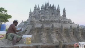 O homem que mora em um castelo de areia