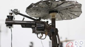 MEXICO, ARTISTA TRANSFORMA LAS ARMAS EN TRUMENTOS MUSICALES