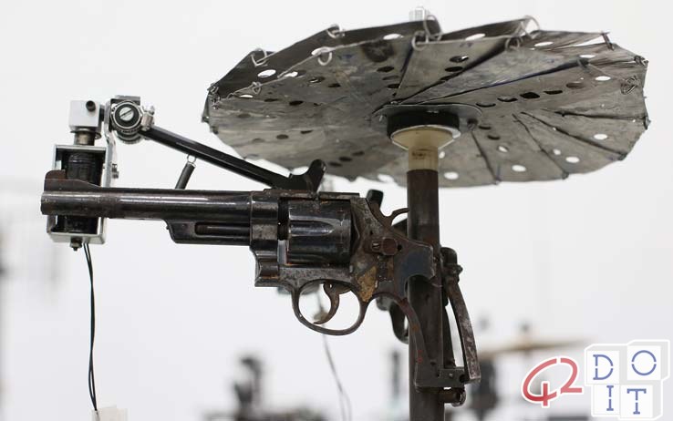 MEXICO, ARTISTA TRANSFORMA LAS ARMAS EN TRUMENTOS MUSICALES