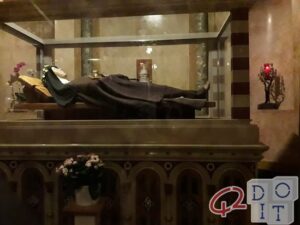 Saint Clare, the noble little girl who imitated Francis embracing poverty