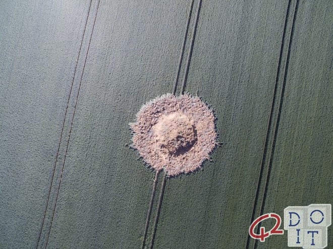 Deutschland, die Bombe des Zweiten Weltkriegs, explodiert in der Nacht: hier ist der Krater